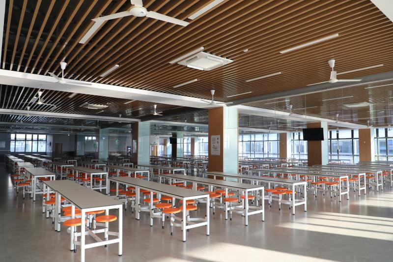 学校餐厅.JPG